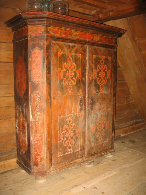 Bemalter Bauernkasten