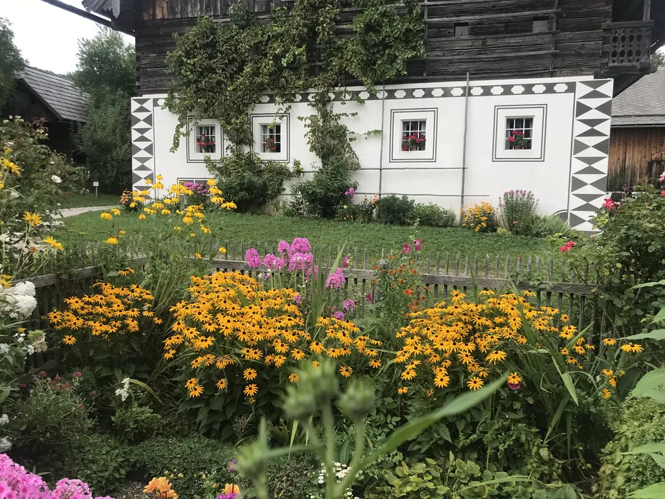 Bauerngartl vor dem Eggerhaus