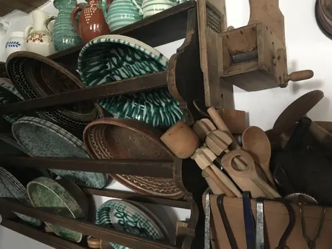 Geschirr und Holzgeräte