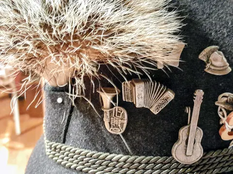 Hat with musicians' pins