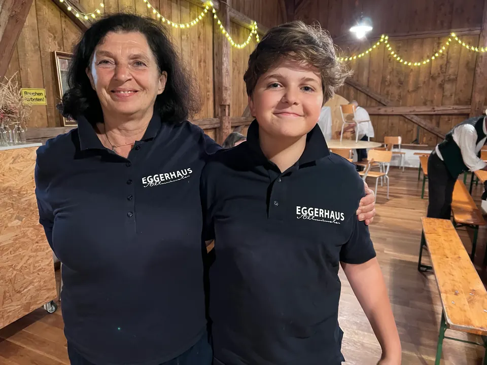 Helpers in Eggerhaus shirts