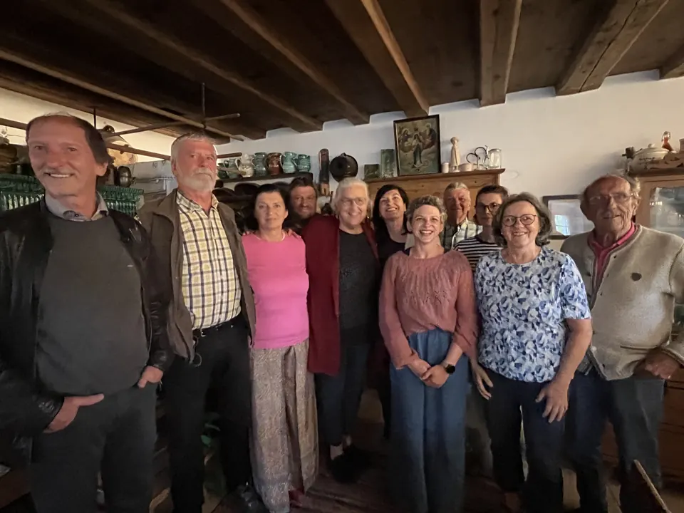 Board and members of the Eggerhaus association in the parlour