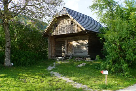 Troadkasten mit Weg