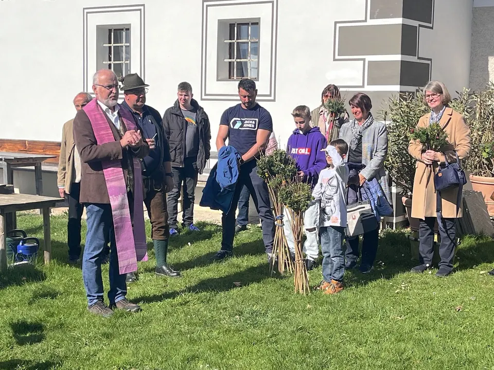 Palmweihe vor dem Eggerhaus
